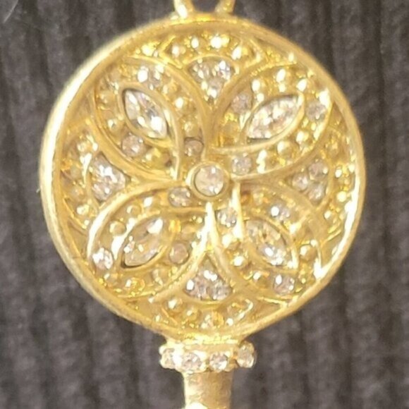 Gold Tone Necklace With Key Pendant - Picture 4 of 5